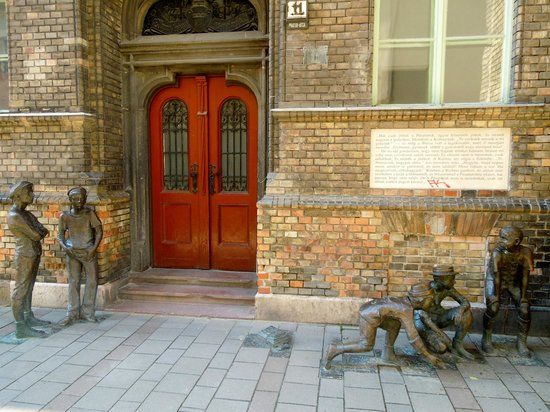 Sculpture of the Boys of the Pál Street